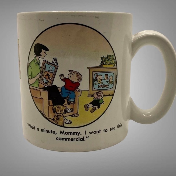 VINTAGE FAMILY CIRCUS COFFEE MUG - Picture 1 of 8
